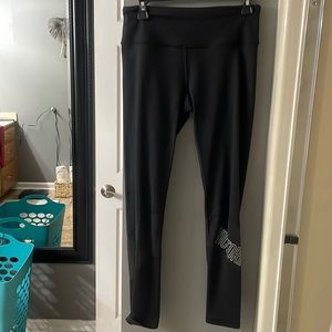 Woman’s medium Victoria secret legging